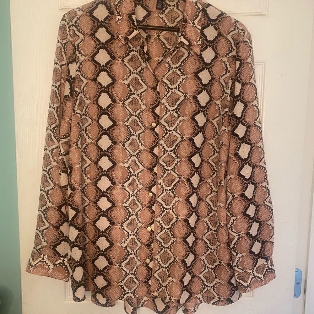Jones New York Pastel Snake Pattern Button Down High Low Blouse - Picture 3 of 13